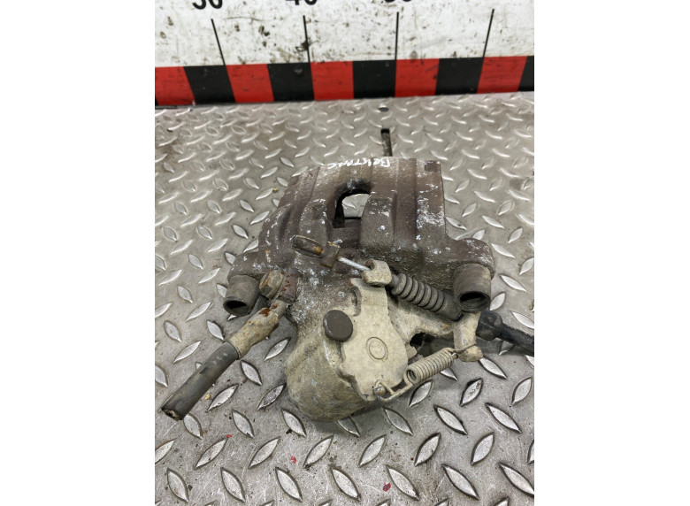 Суппорт задний левый к Opel Vectra, 2004г.