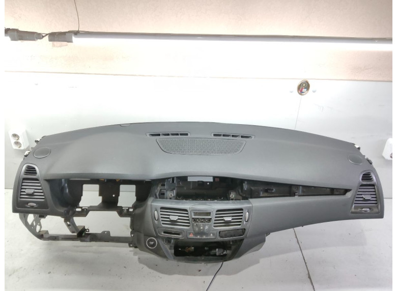 Панель передняя салона (торпедо) к Renault Laguna, 2008г.