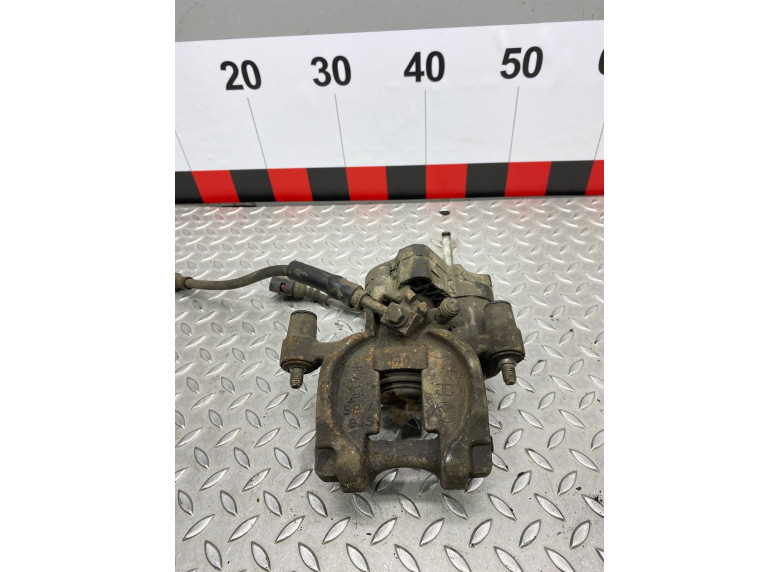 Суппорт задний левый к Volkswagen Passat, 2015г.