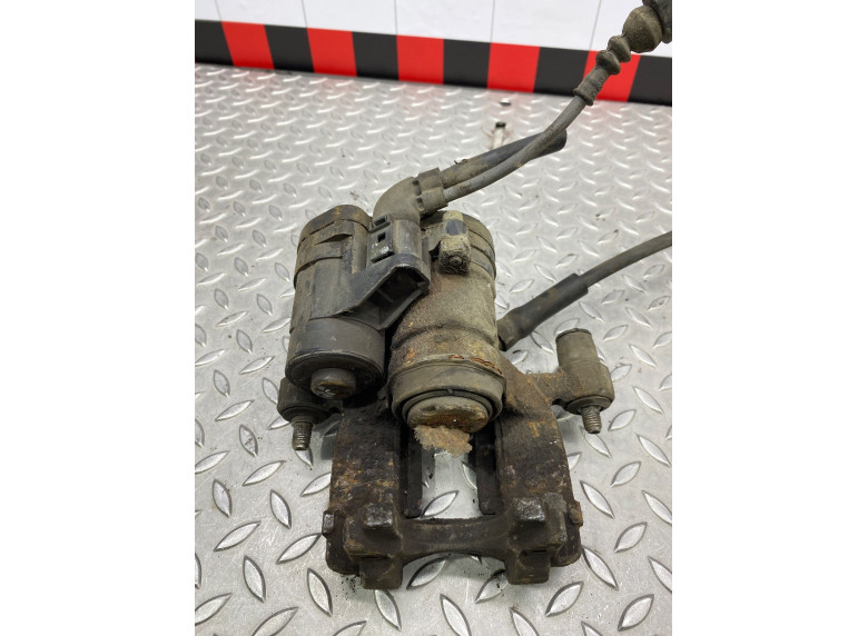 Суппорт задний левый к Volkswagen Passat, 2015г.