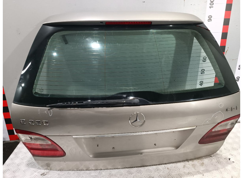 Фонарь крышки багажника левый к Mercedes E W211, 2004г.