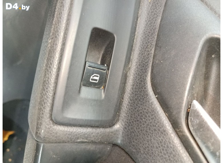 Кнопка стеклоподъемника переднего правого к Volkswagen Golf undefined г.