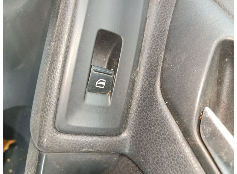 Кнопка стеклоподъемника переднего правого к Volkswagen Golf, 2013г.