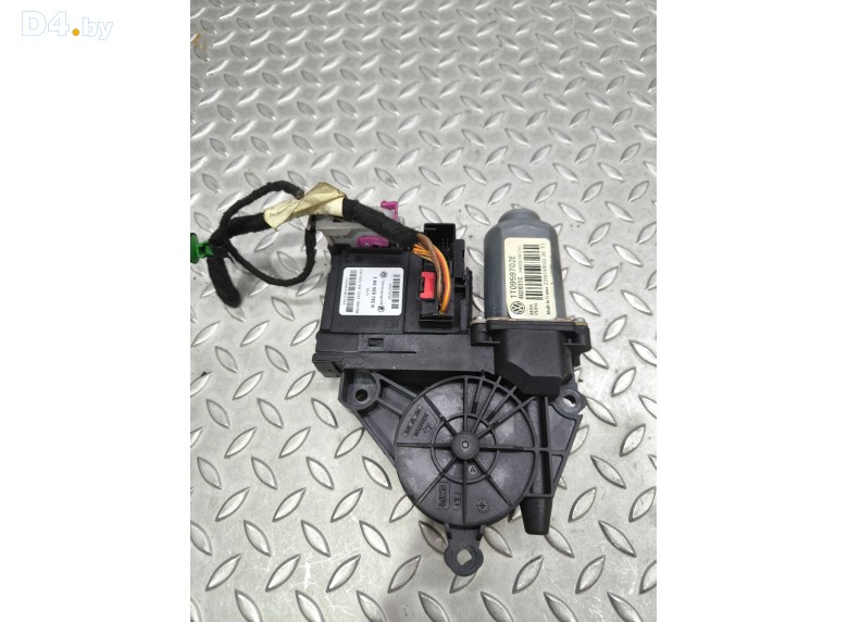 Моторчик стеклоподъемника передний правый к Volkswagen Touran undefined г.