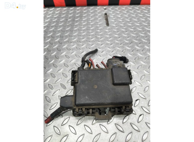 Блок предохранителей к Volkswagen Sharan undefined г.