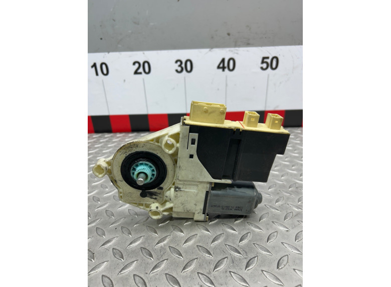 Моторчик стеклоподъемника передний левый к Citroen C5, 2004г.