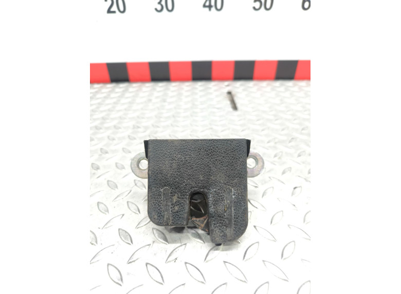 Замок багажника к Volkswagen Golf, 2005г.