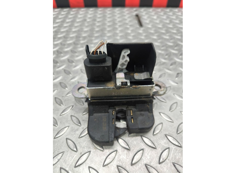 Замок багажника к Volkswagen Golf, 2005г.