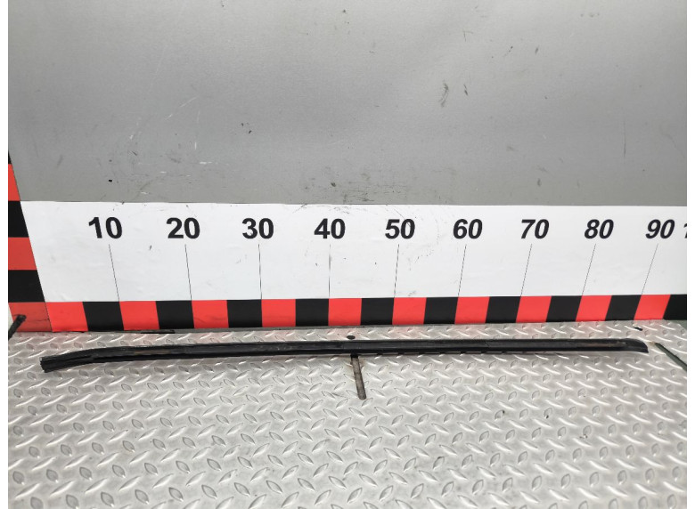 Молдинг стекла лобового к Audi A6, 2000г.