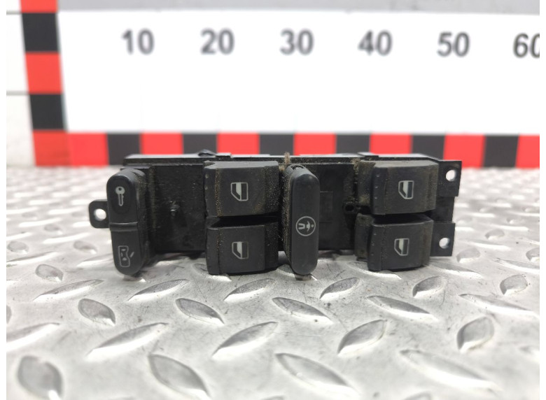 Блок управления стеклоподъемниками к Volkswagen Golf, 2000г.