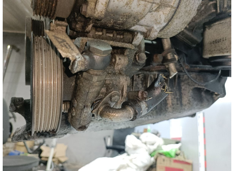 Насос гидроусилителя руля к Volkswagen Sharan, 2003г.
