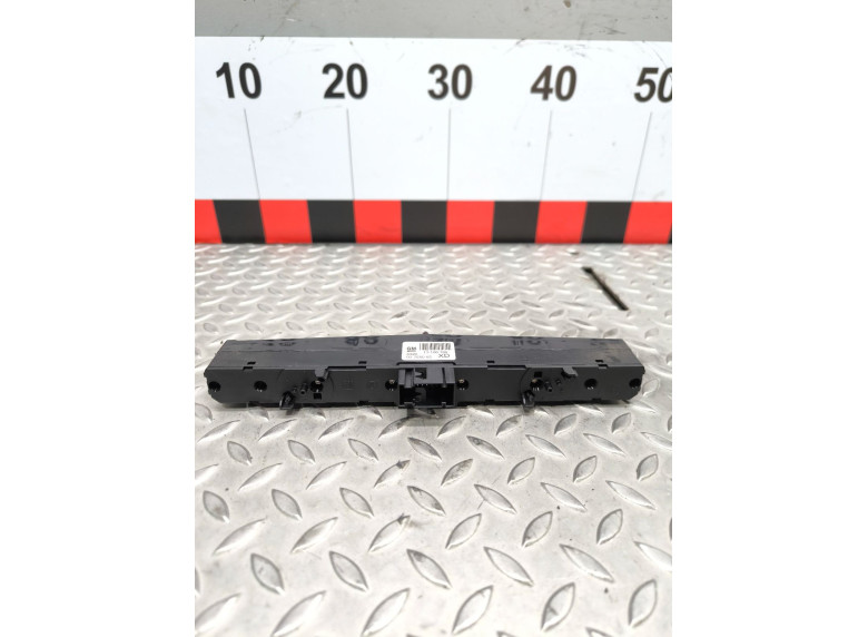 Кнопка аварийной сигнализации к Opel Astra, 2005г.