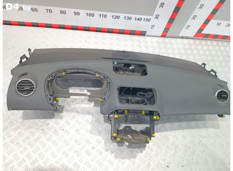 Панель передняя салона (торпедо) к Opel Meriva undefined г.