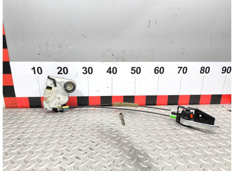 Замок двери задней левой к Suzuki Swift