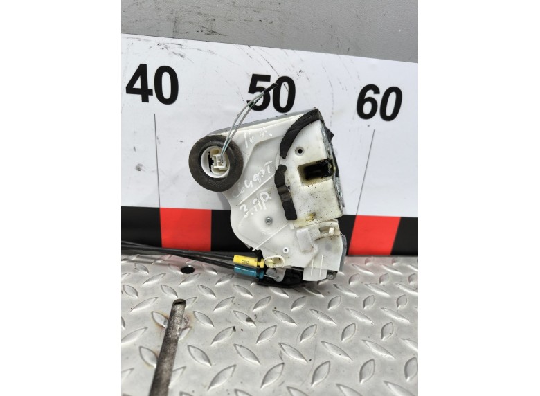 Замок двери задней правой к Замок двери задней правой к Suzuki Swift undefined г. Swift