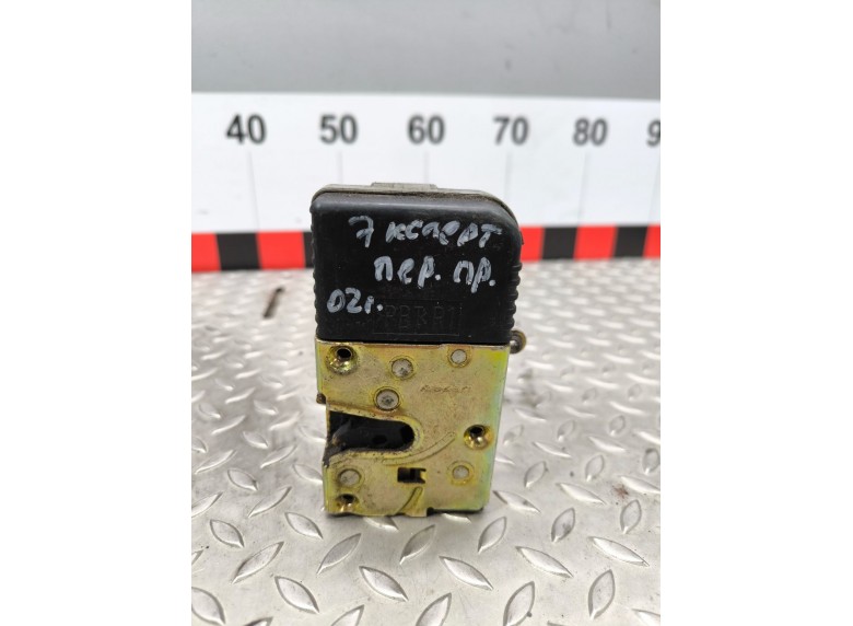 Замок двери передней правой к Peugeot Expert