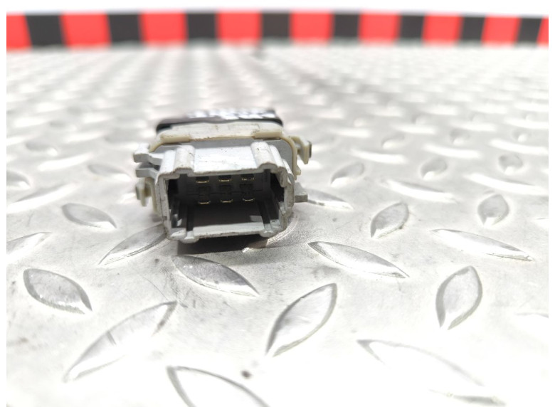 Кнопка стеклоподъемника переднего правого к Renault Scenic, 2006г.