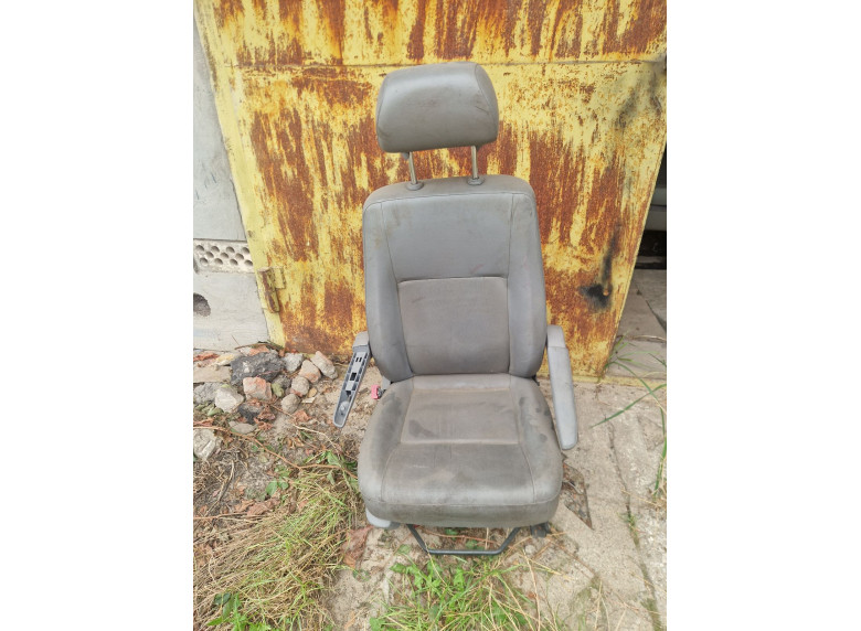 Сиденье переднее левое к Volkswagen Transporter, 2006г.