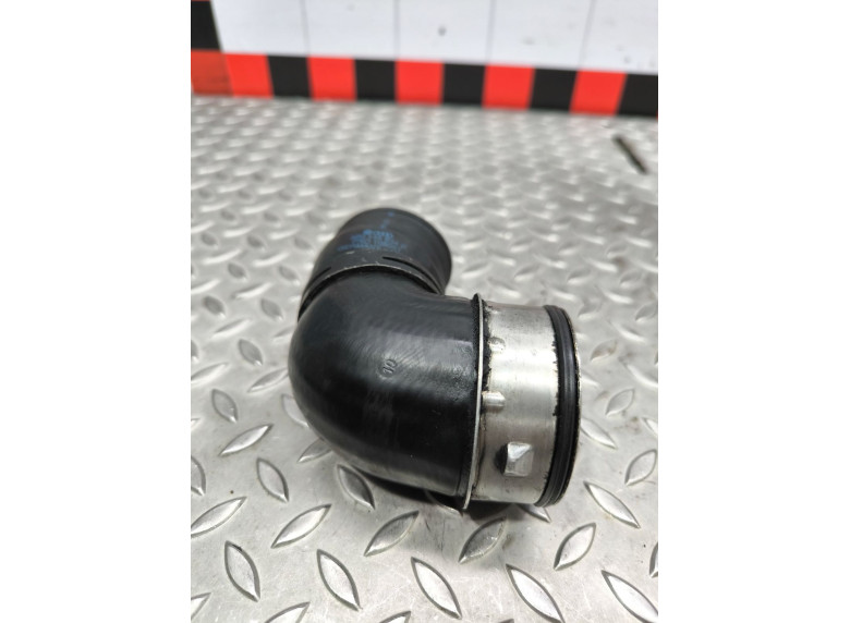 Патрубок впускного коллектора к Volkswagen Passat, 2001г.