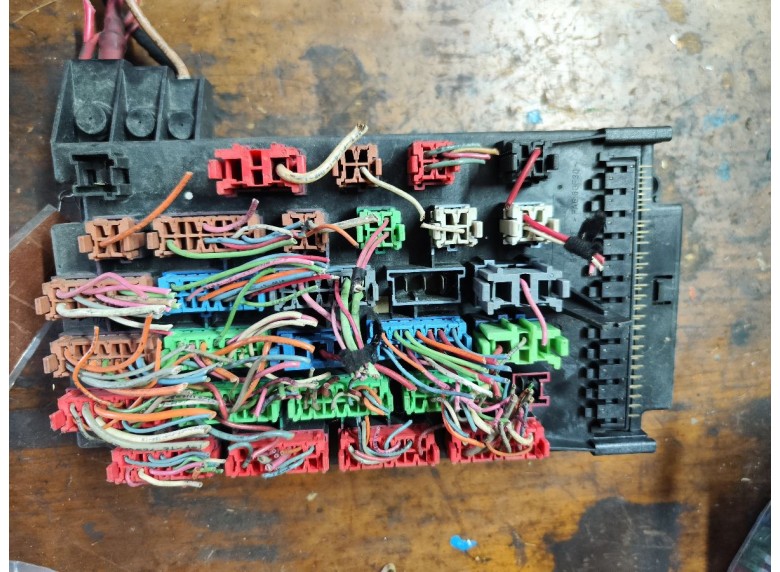 Блок предохранителей к Блок предохранителей к Mercedes MLW163 undefined г. ML W163