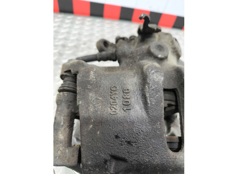 Суппорт передний правый к Citroen C5, 2004г.