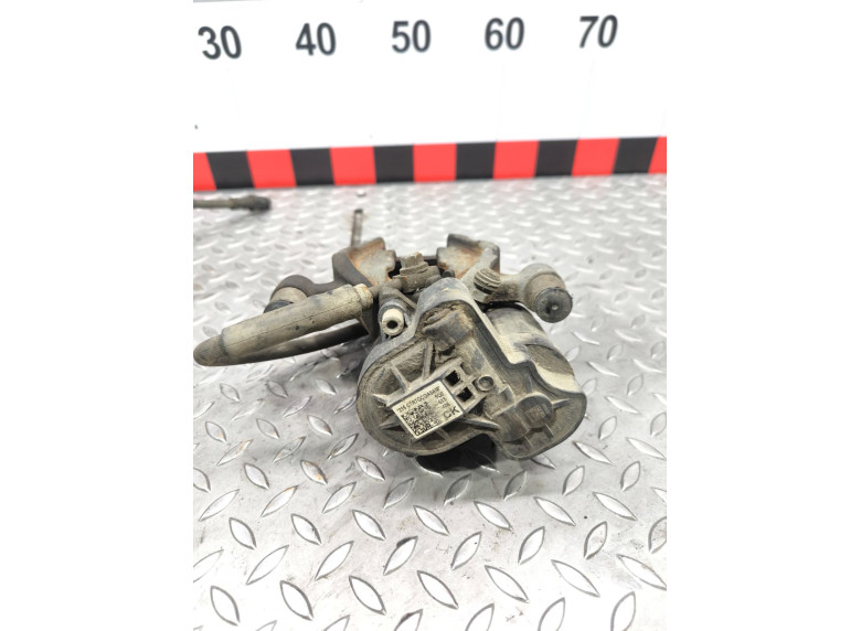 Суппорт задний правый к Volkswagen Golf, 2014г.