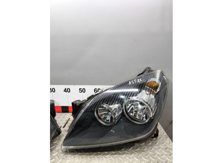 Фара передняя (комплект) к Opel Astra, 2005г.
