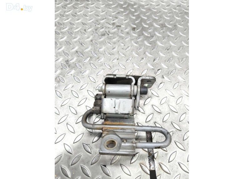 Петля двери передней правой к Audi A4 undefined г.