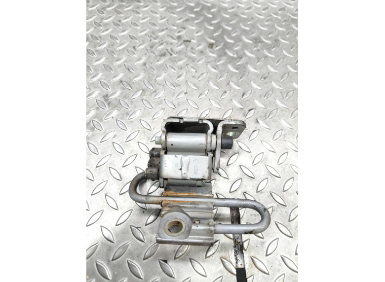 Петля двери передней правой к Audi A4, 2004г.