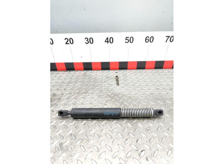 Амортизатор стекла багажника к BMW 5 G30/G31, 2017г.