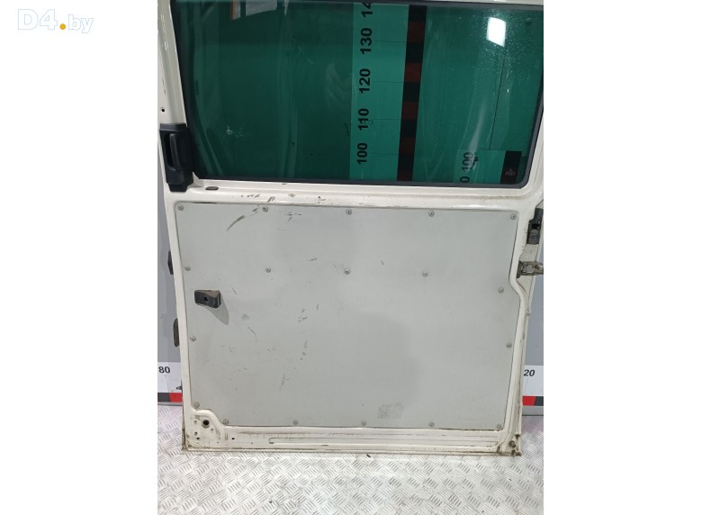 Обшивка двери задней правой (дверная карта) к Volkswagen Transporter undefined г.