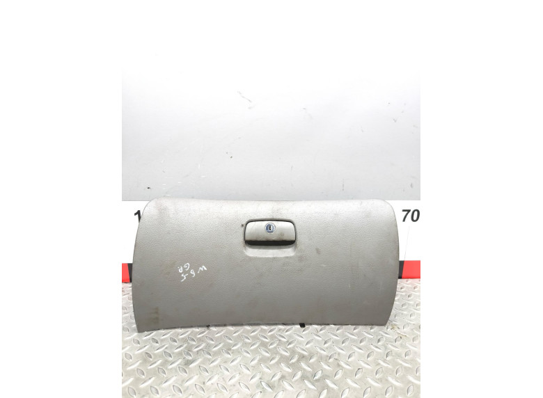 Бардачок к Volkswagen Passat, 2003г.