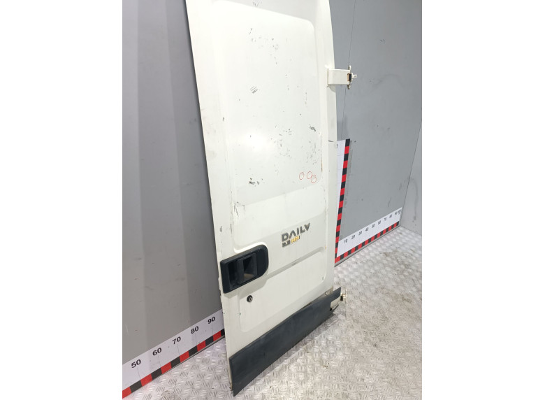 Дверь задняя распашная правая к Iveco Daily, 2009г.