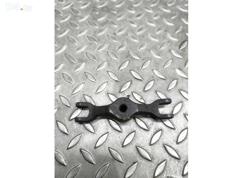 Скоба (кронштейн) крепления форсунки к SsangYong Actyon undefined г.