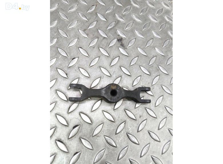 Скоба (кронштейн) крепления форсунки к SsangYong Actyon undefined г.