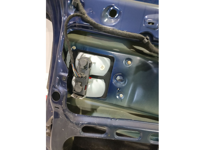 Фонарь крышки багажника правый к Volkswagen Sharan, 2003г.