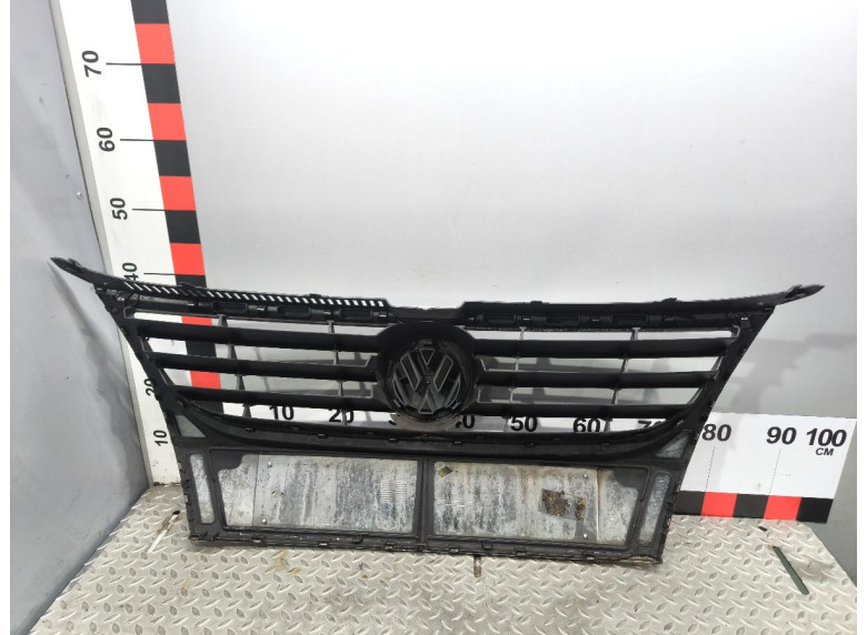 Решетка радиатора к Volkswagen Touran, 2007г.