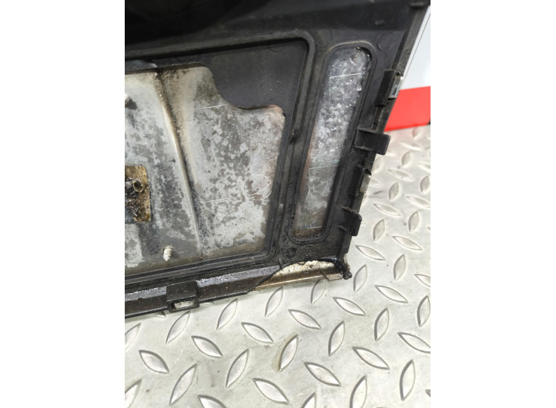 Решетка радиатора к Volkswagen Touran, 2007г.