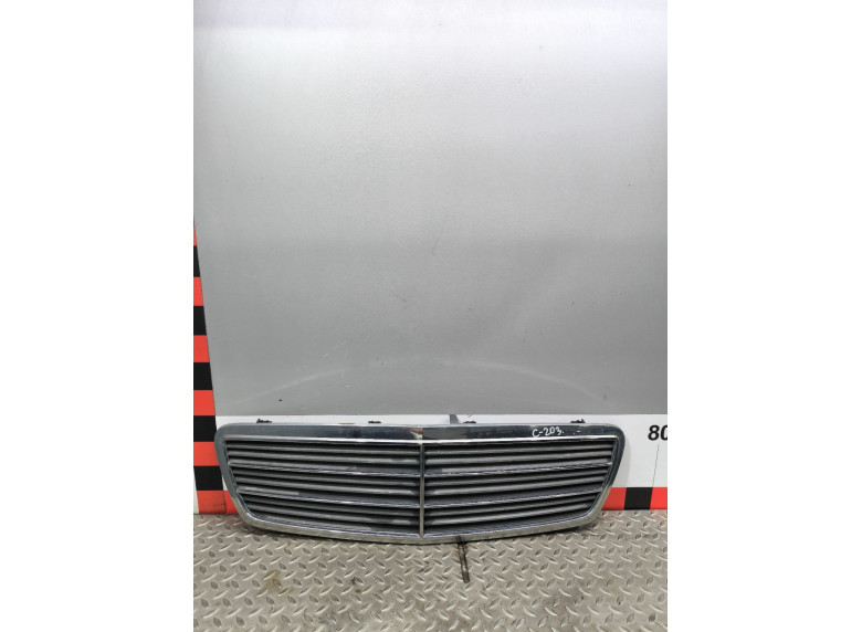 Решетка радиатора к Mercedes C W203, 2003г.