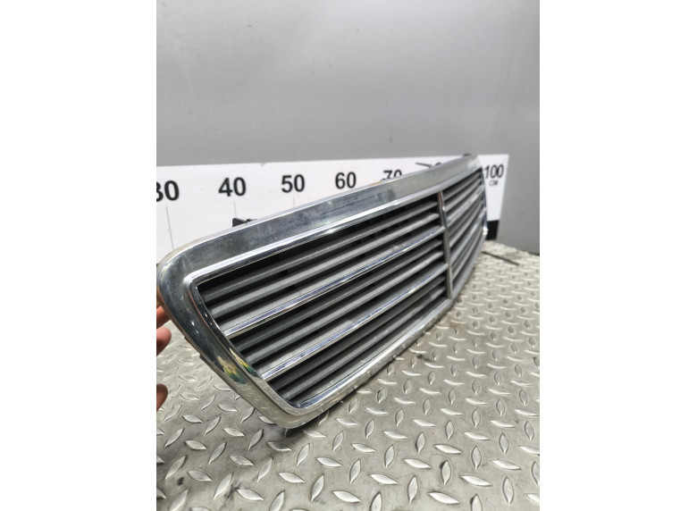 Решетка радиатора к Mercedes C W203, 2003г.