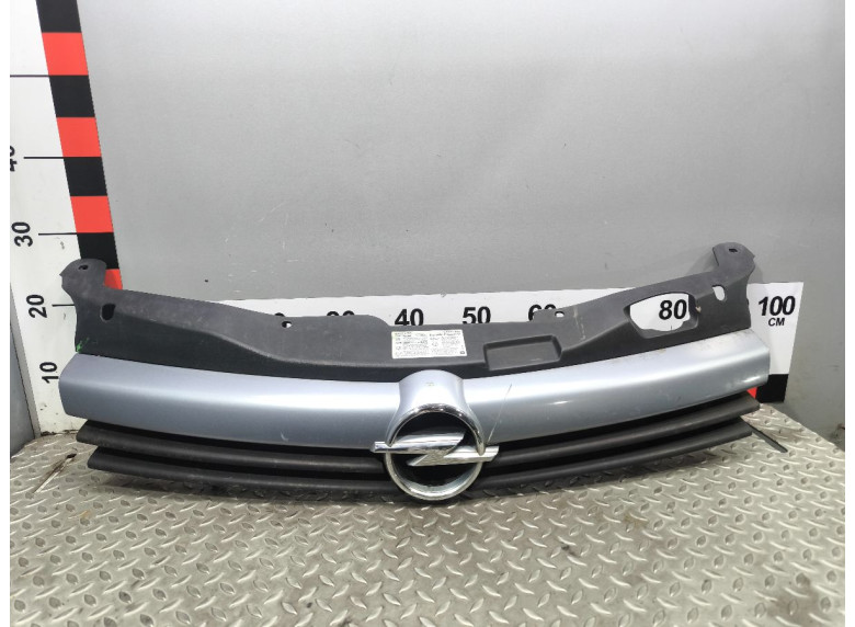 Решетка радиатора к Opel Astra, 2005г.