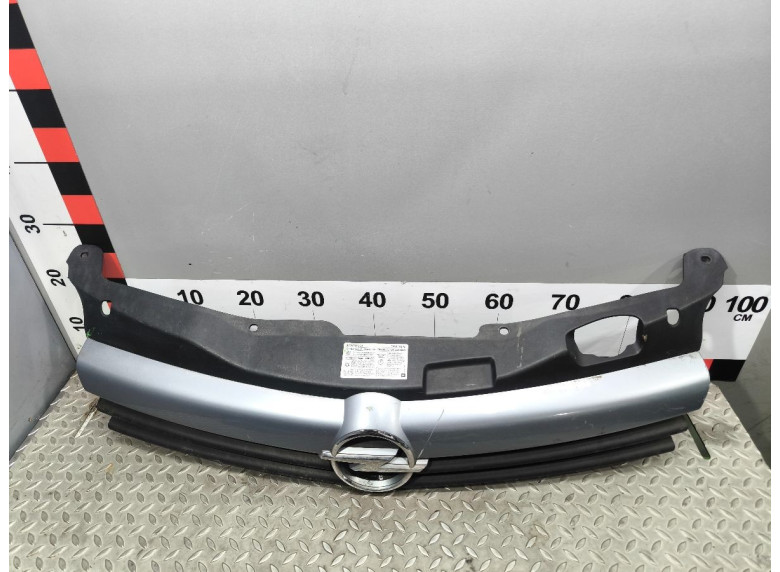 Решетка радиатора к Opel Astra, 2005г.