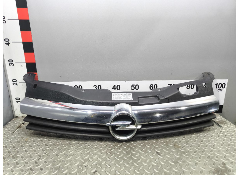 Решетка радиатора к Opel Astra, 2005г.