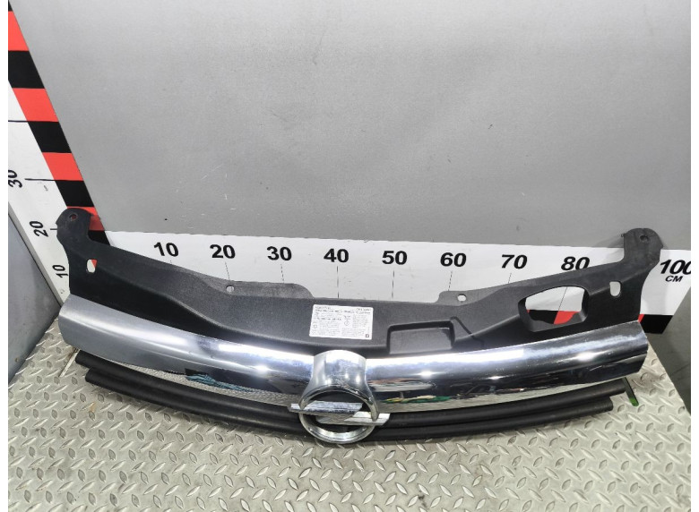 Решетка радиатора к Opel Astra, 2005г.