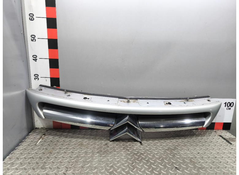 Решетка радиатора к Citroen C8, 2004г.