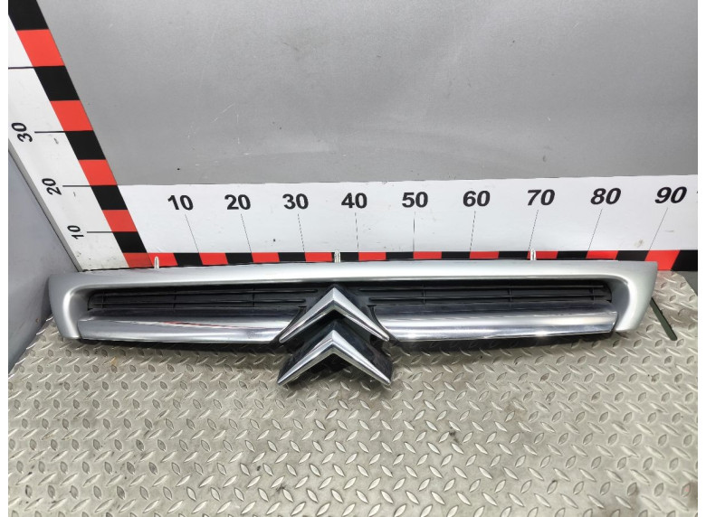 Решетка радиатора к Citroen C8, 2004г.