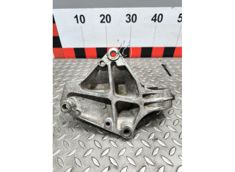Кронштейн полуоси к Peugeot 607, 2001г.
