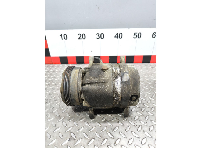 Компрессор кондиционера к Renault Scenic, 1997г.