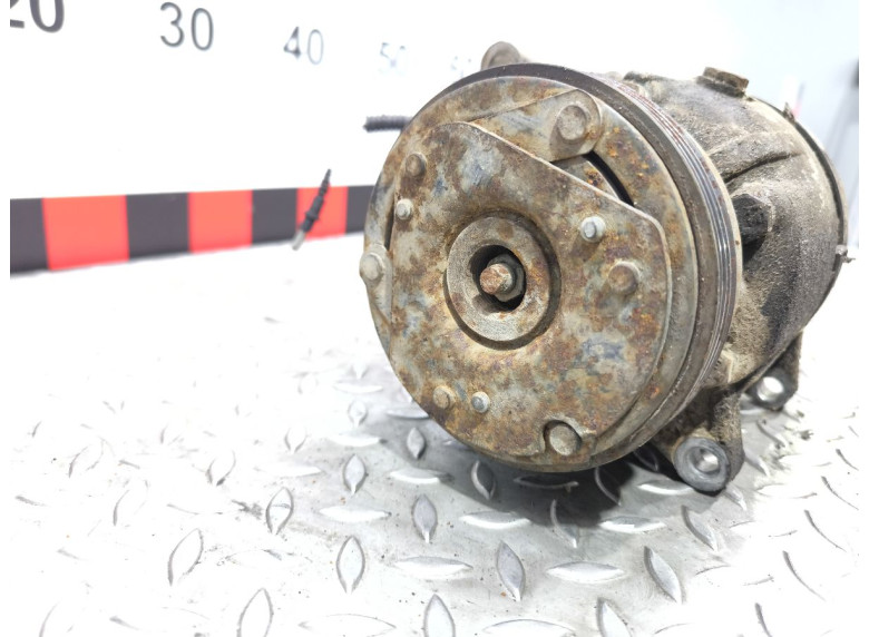 Компрессор кондиционера к Renault Scenic, 1997г.