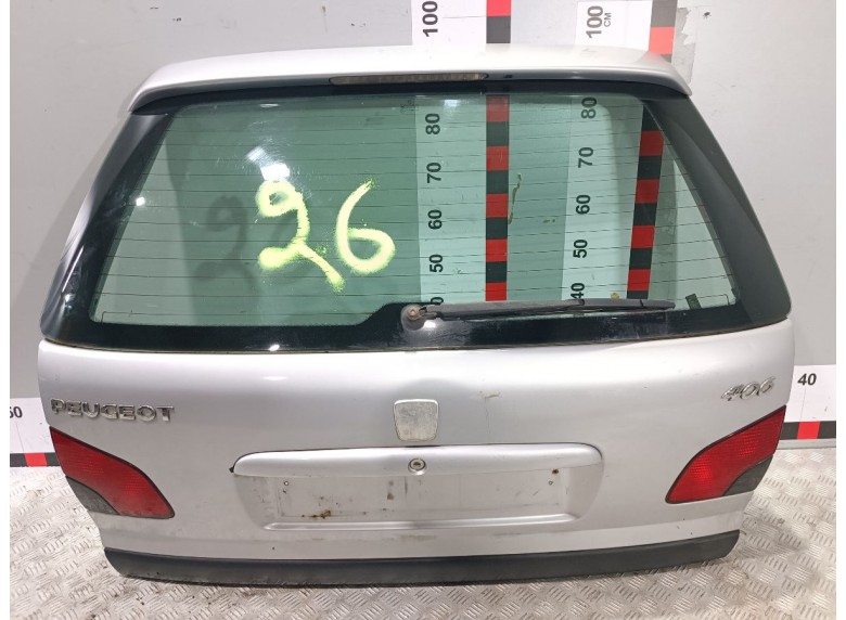 Фонарь крышки багажника правый к Фонарь крышки багажника правый к Peugeot 406 undefined г. 406